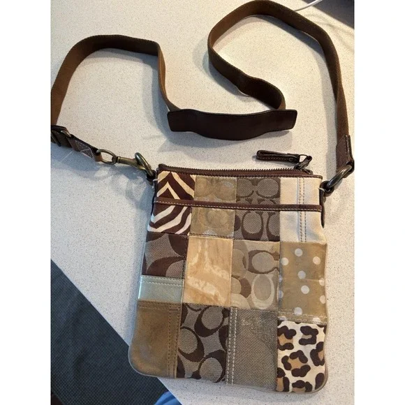 Vintage COACH Vintage  Signature Patchwork Crossbody Color Tan - Picture 2 of 6